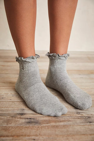 FREE PEOPLE: MOVEMENT CLASSIC RUFFLE SOCKS- GREY