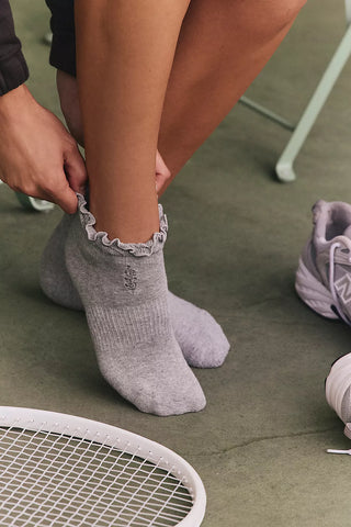 FREE PEOPLE: MOVEMENT CLASSIC RUFFLE SOCKS- GREY